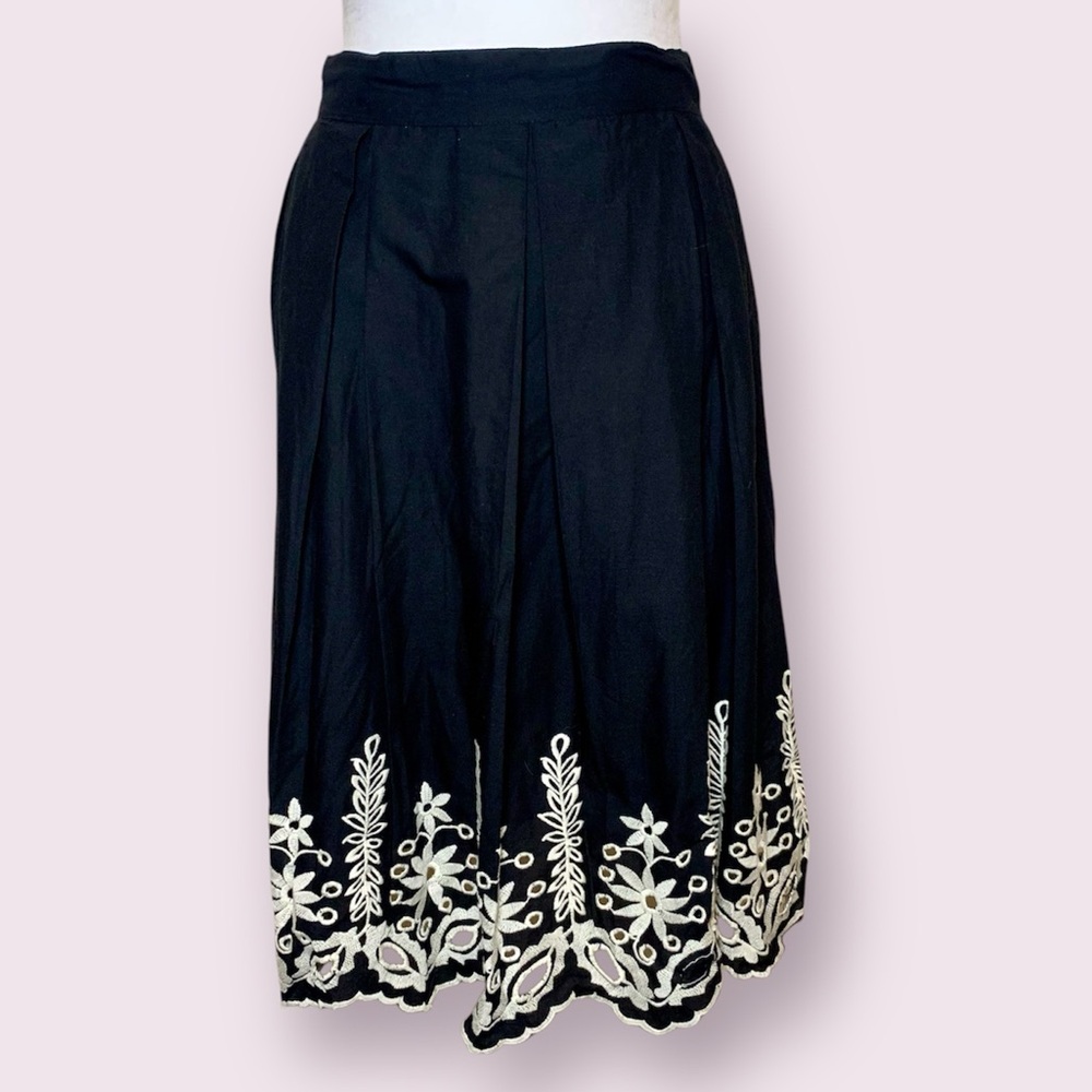 NWT Lucky & Coco Pleated Embroidered Midi Skirt Black & Ivory Size Large